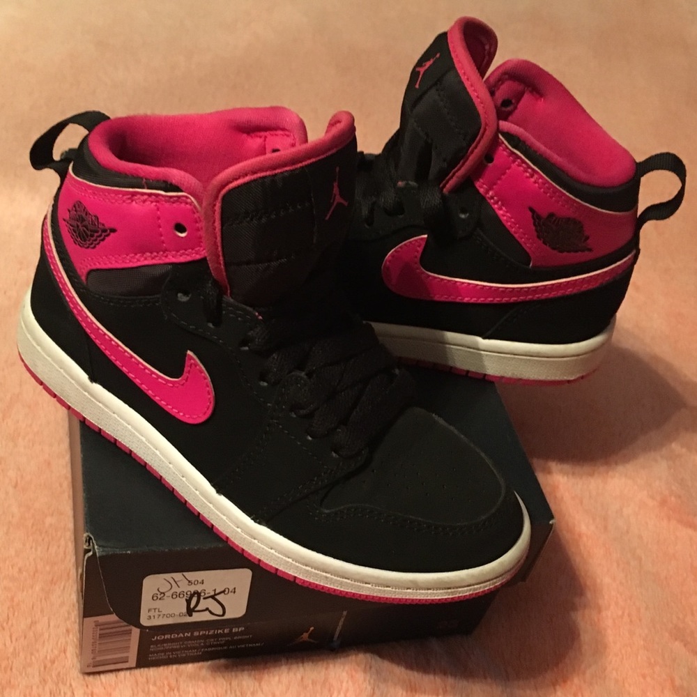 Girls Pink & Blk Jordan 1’s Perfect Condition